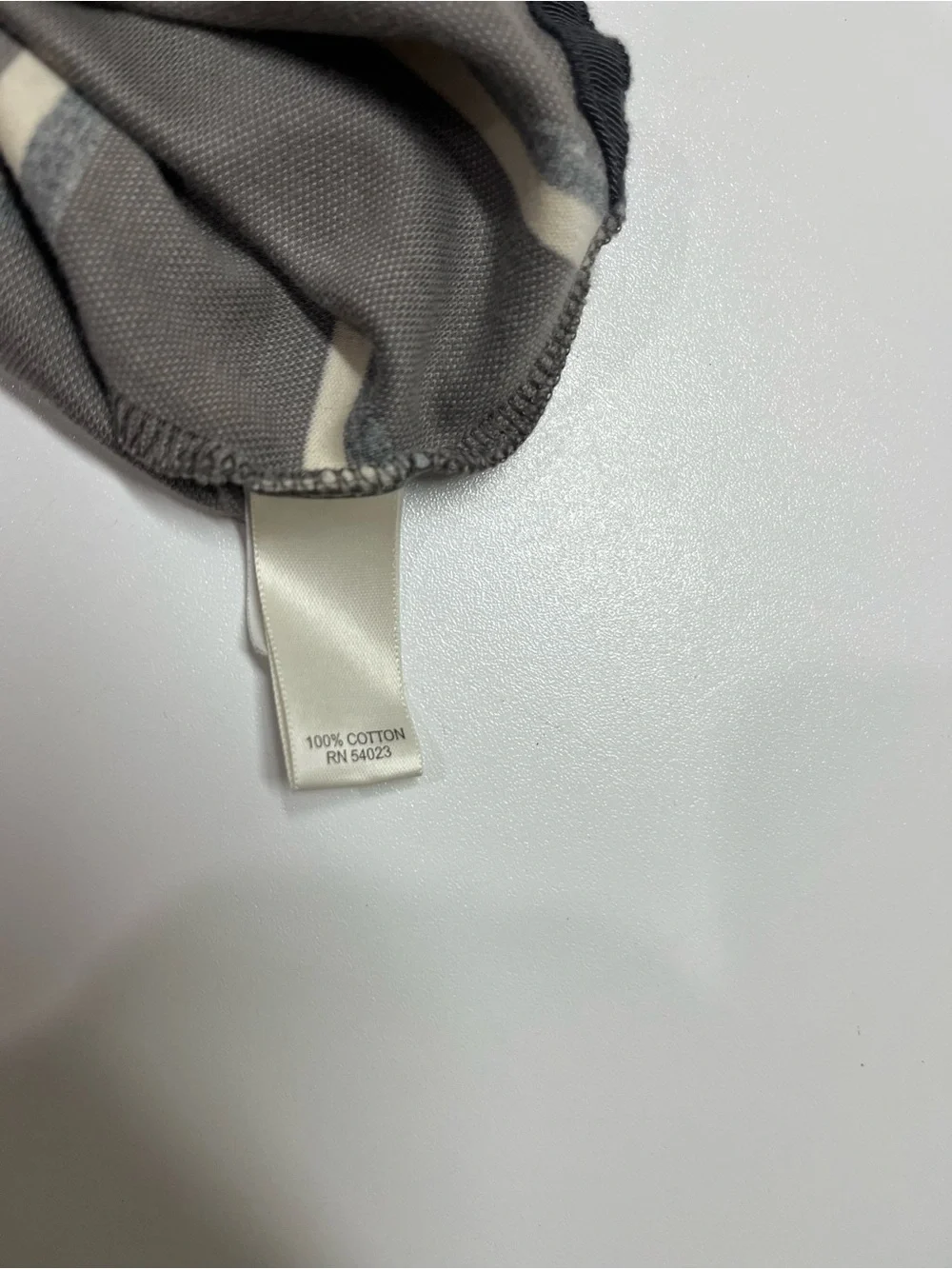 Men’s Banana Republic Gray and White Striped Polo Medium 100% cotton